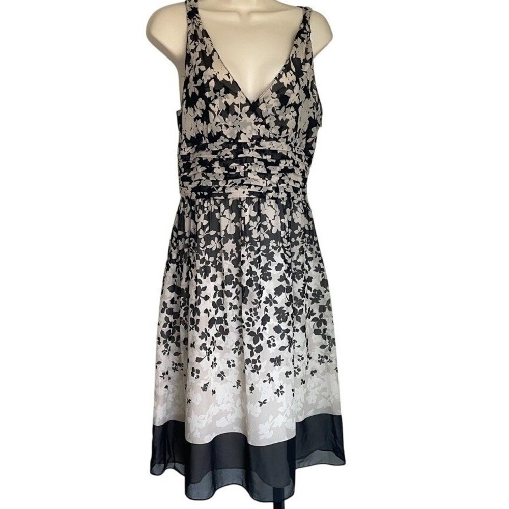 Ann Taylor Silk Floral Dress Black White Ruched Fit Flare Size 6
